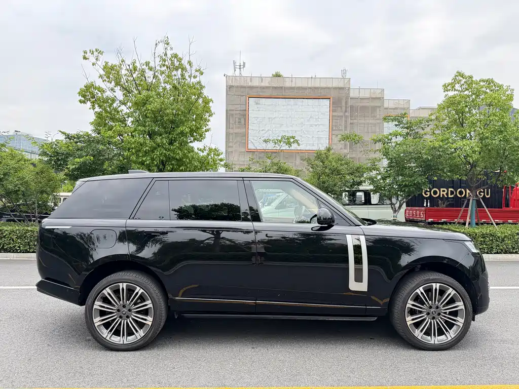 Land Rover Range Rover 2024 3.0 L6 400PS SV Long Wheelbase 4 мест