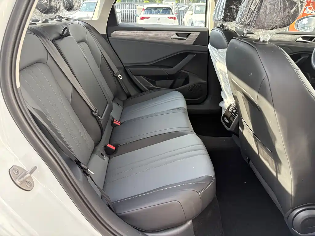 Volkswagen Sagitar 2026 3000 300TSI DSG
