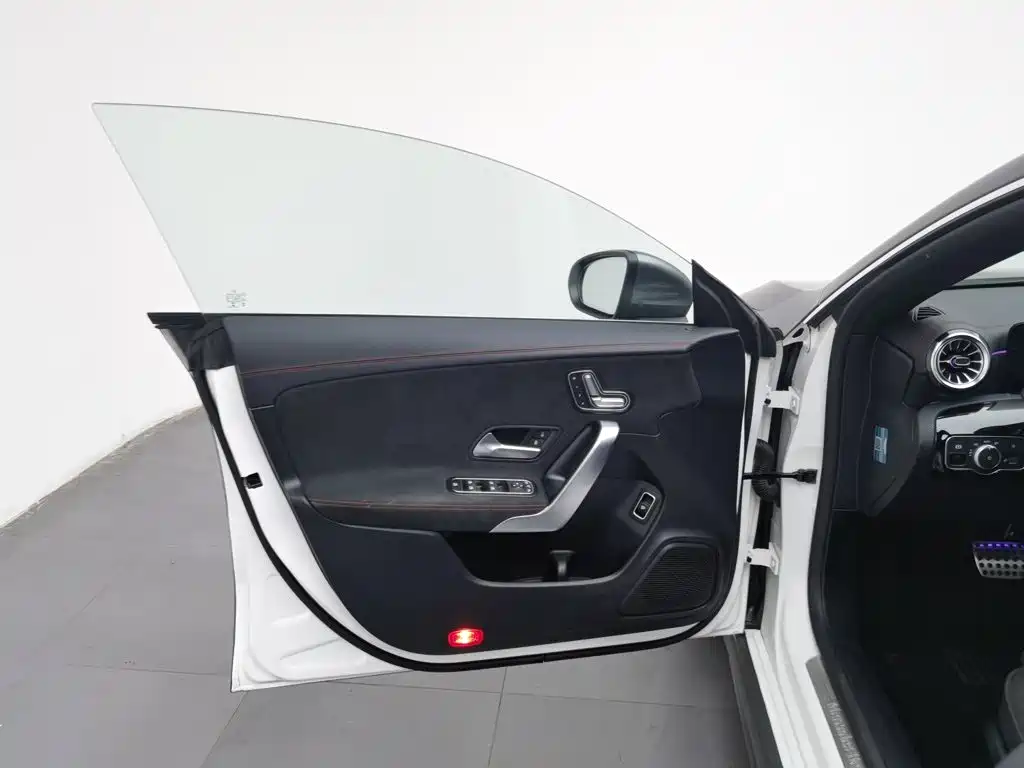Mercedes-Benz CLA (Import) — миниатюра 8