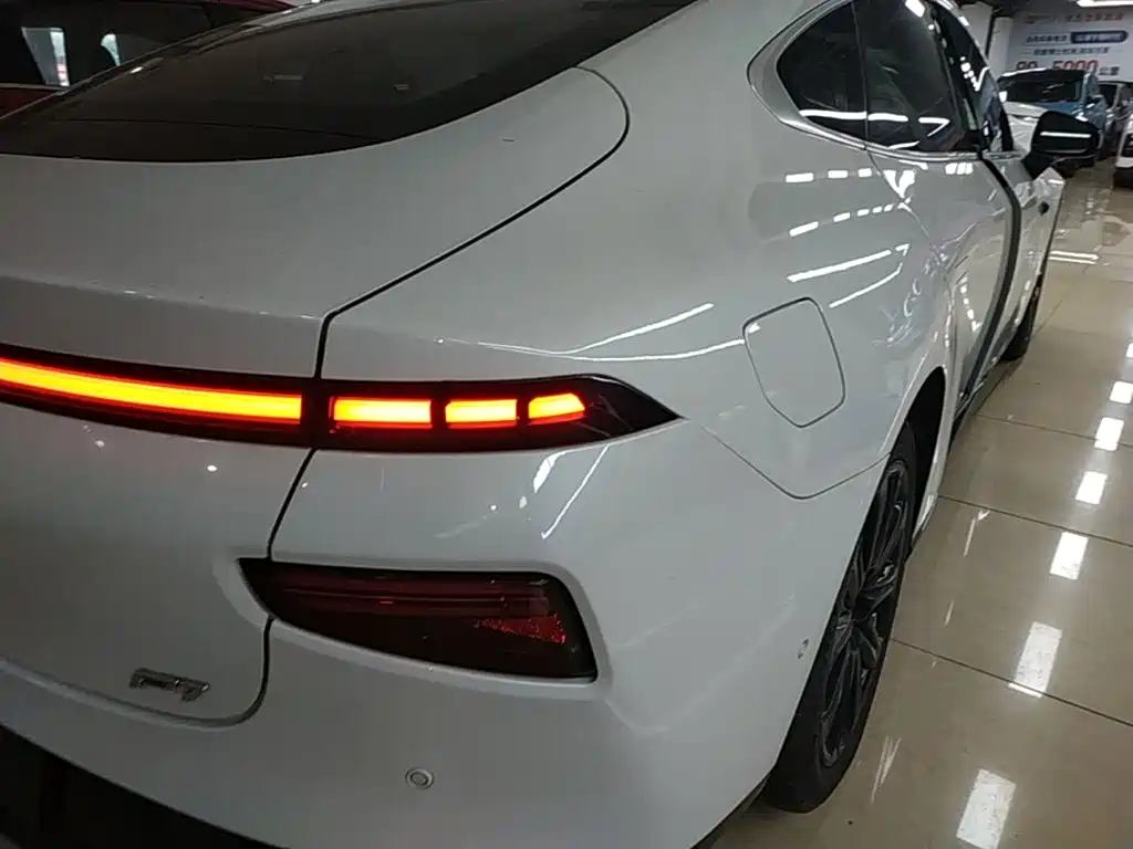 XPeng P7 — миниатюра 8