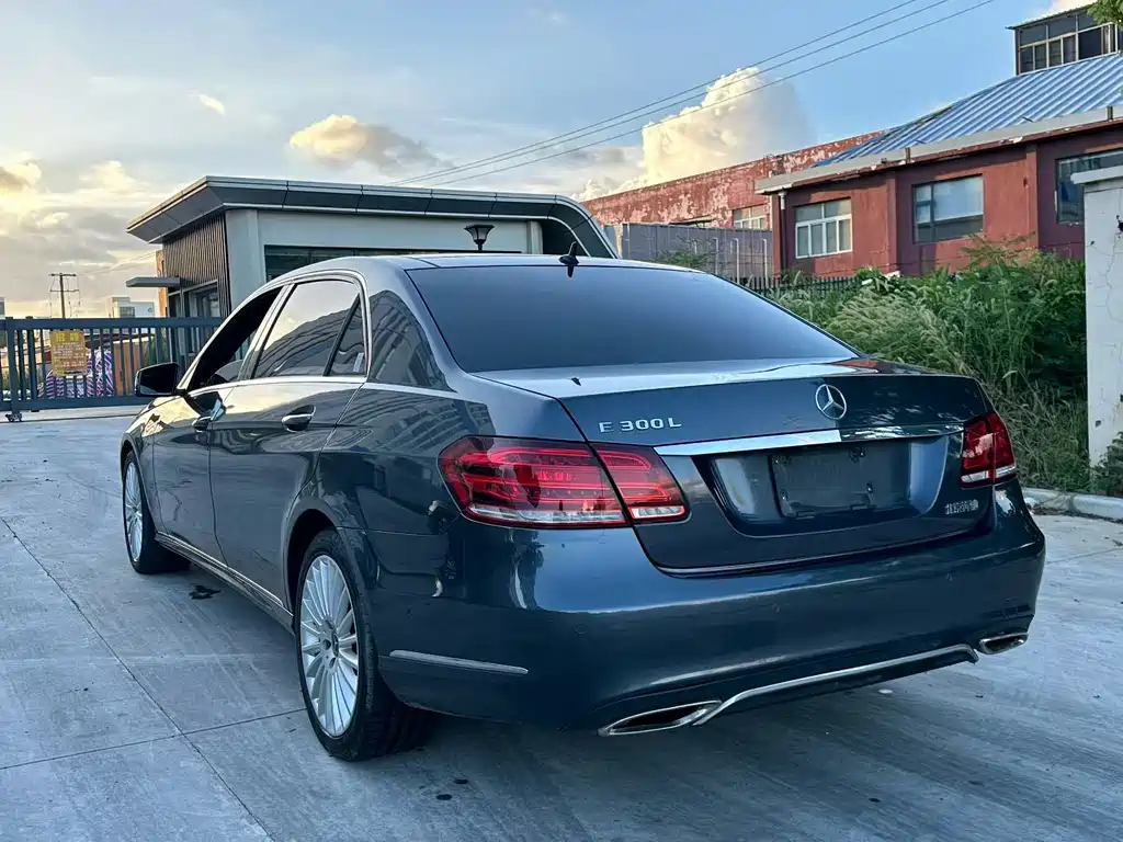 Mercedes-Benz E-Class — миниатюра 7