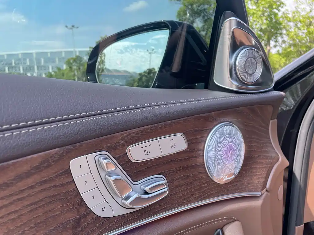 Mercedes-Benz E-Class — миниатюра 9