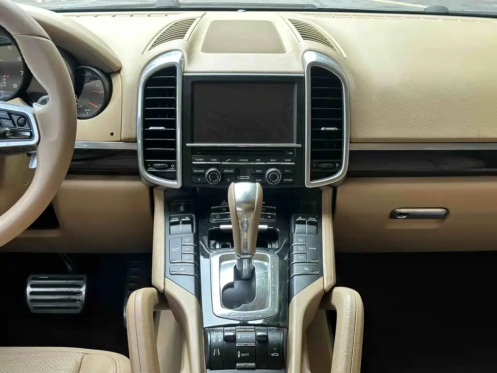 Porsche Cayenne — миниатюра 23