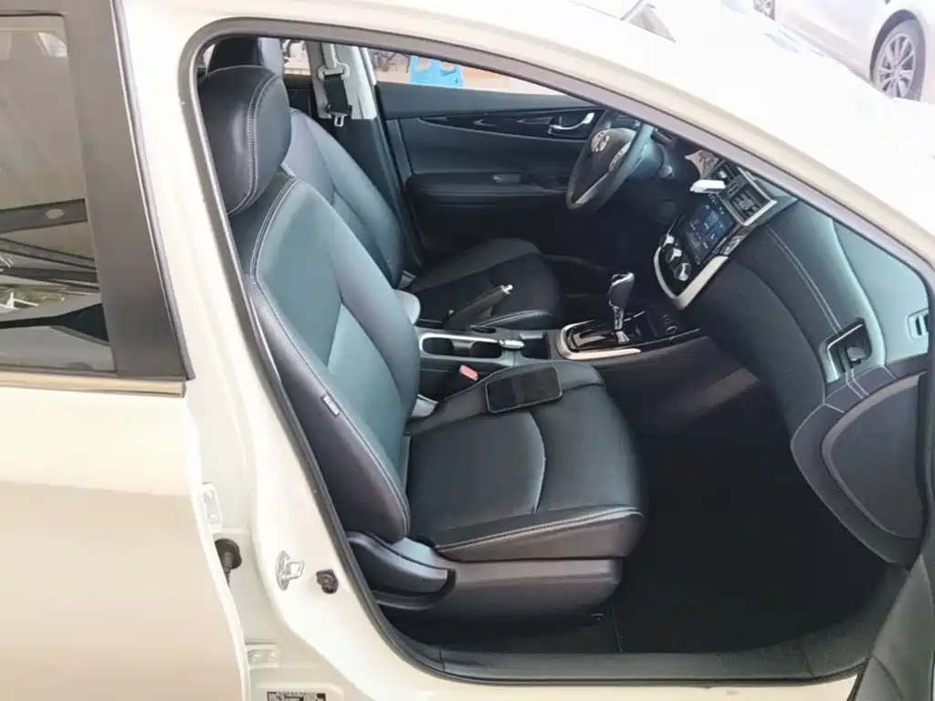 Nissan Tiida — миниатюра 25