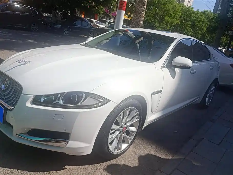 Купить Jaguar XF