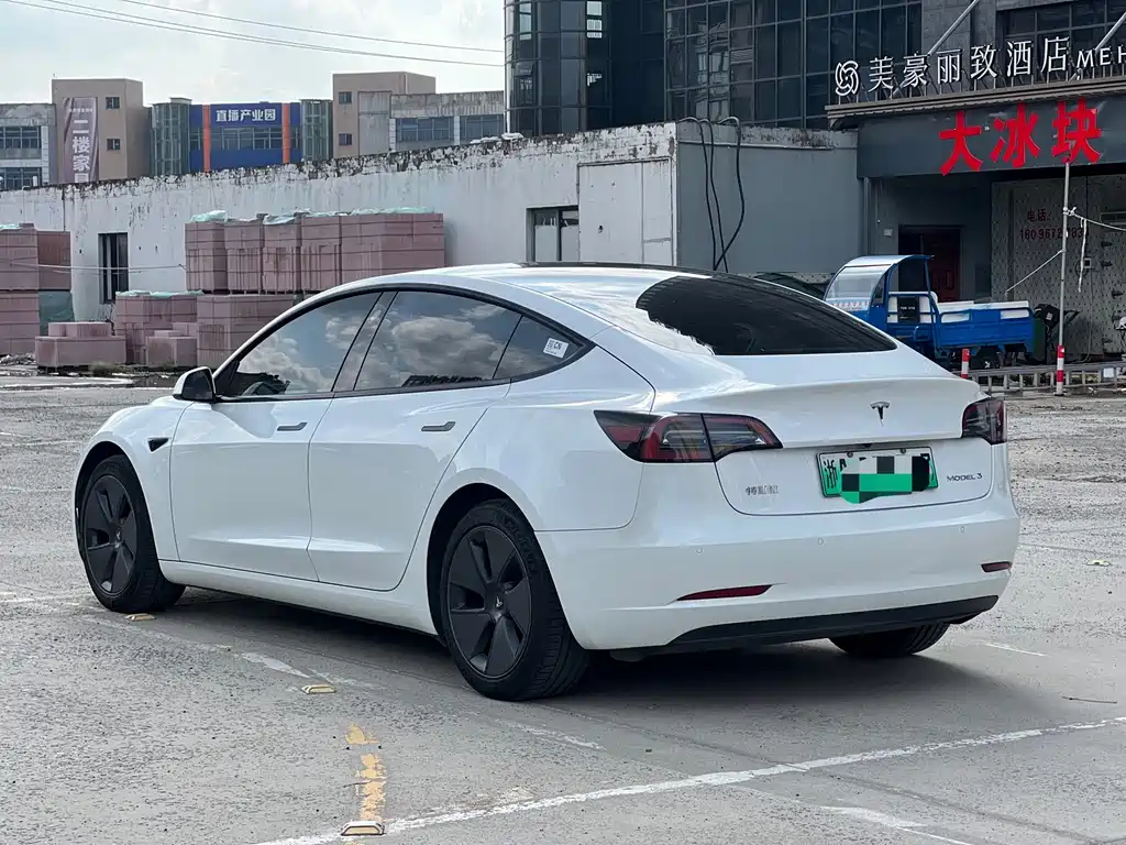 Tesla Model 3 — миниатюра 4