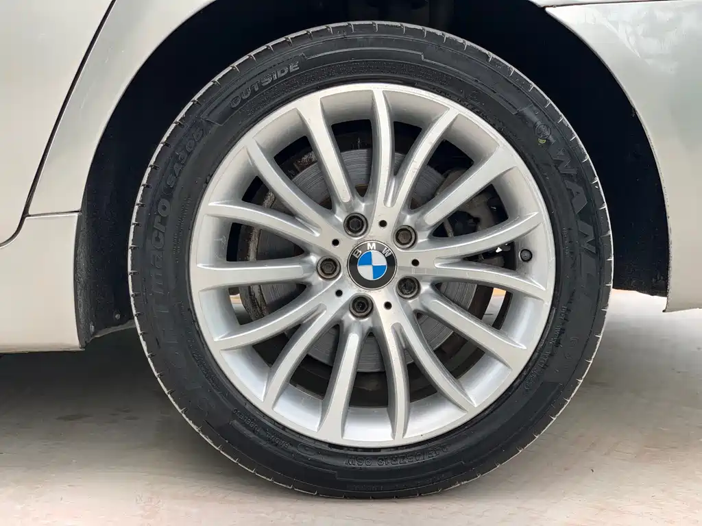 BMW 5 Series — миниатюра 14