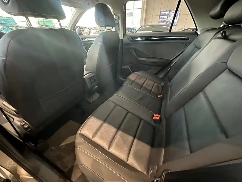 VOLKSWAGEN T ROC EXPLORING SONGS