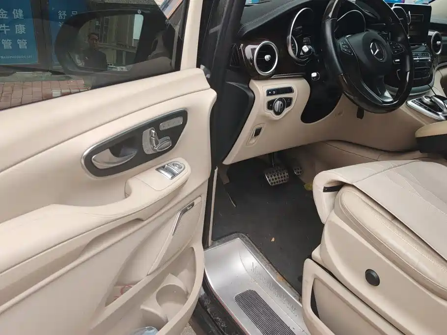 Mercedes-Benz V-Class — миниатюра 7