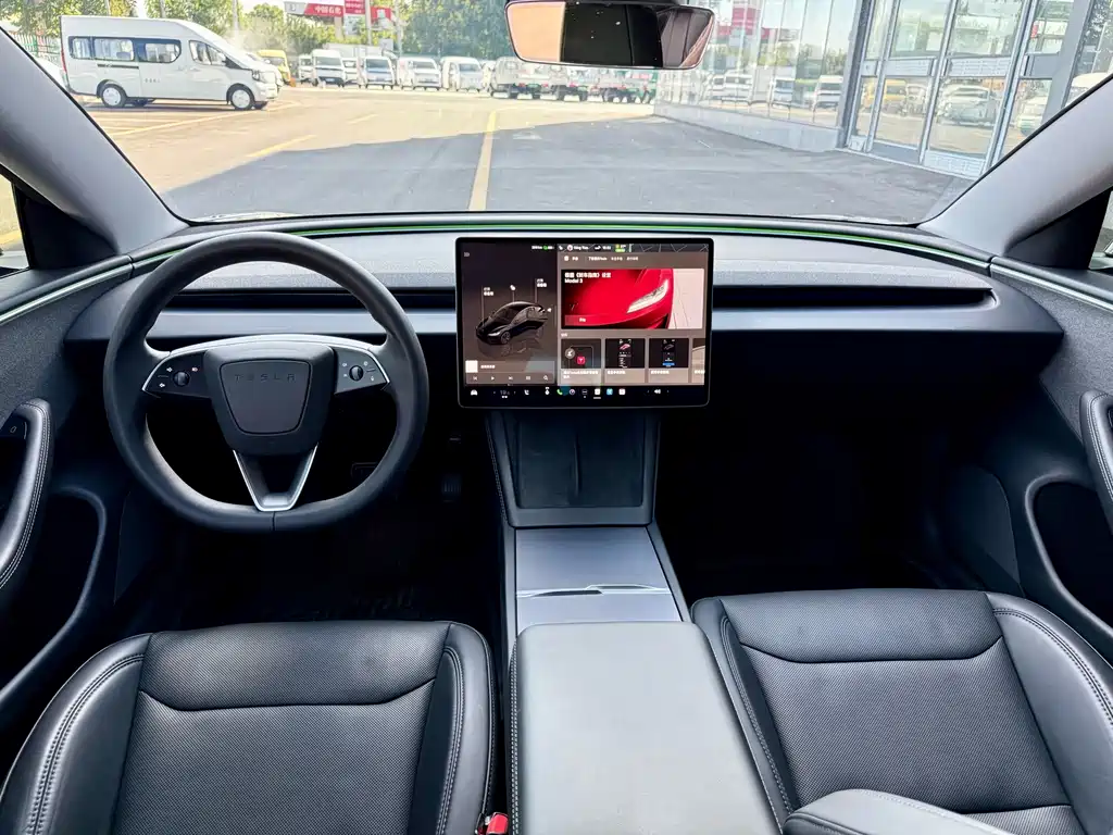 Tesla Model 3 — миниатюра 12