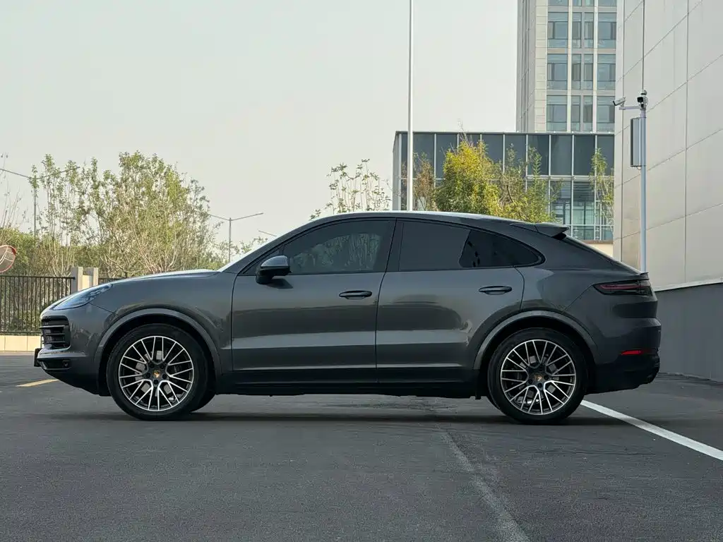 Porsche Cayenne — миниатюра 6