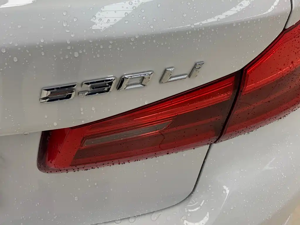 BMW 5 Series — миниатюра 17