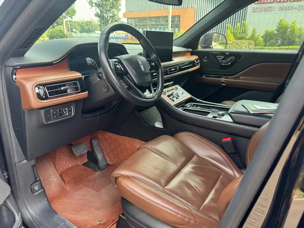 Lincoln Aviator (Import) — миниатюра 4