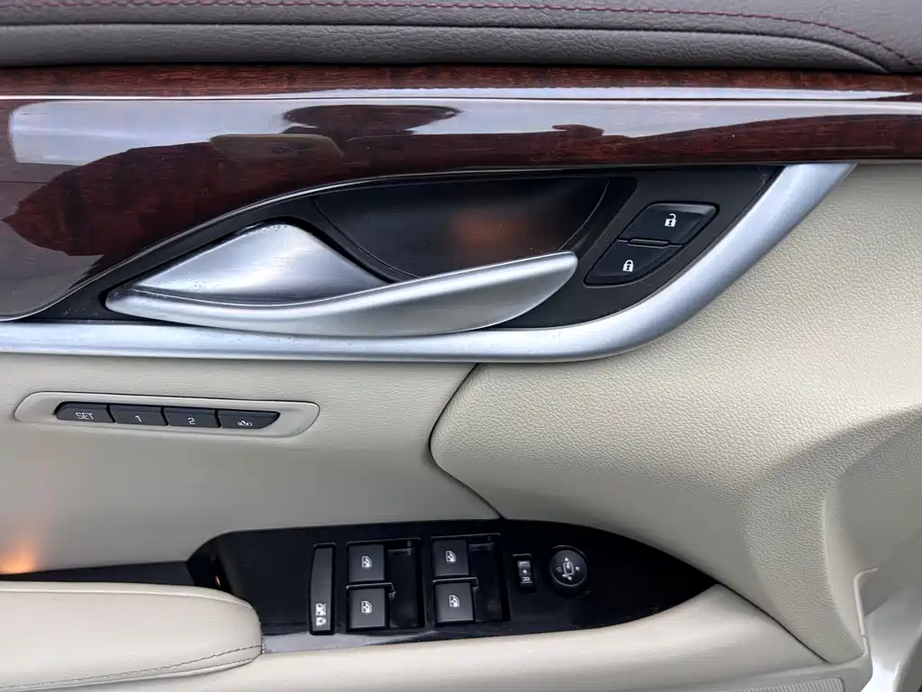 Cadillac XTS — миниатюра 12