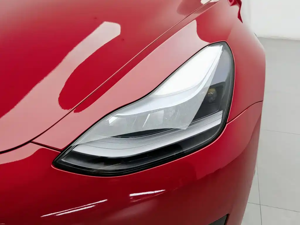 Tesla Model 3 — миниатюра 7
