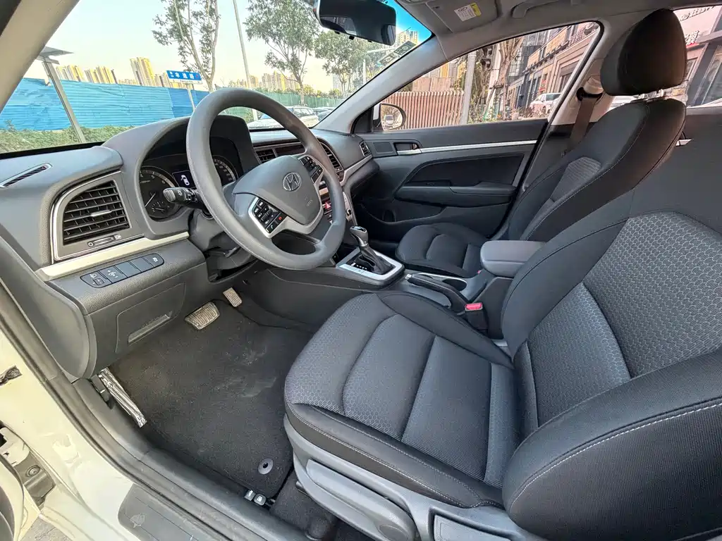 Hyundai Elantra — миниатюра 4