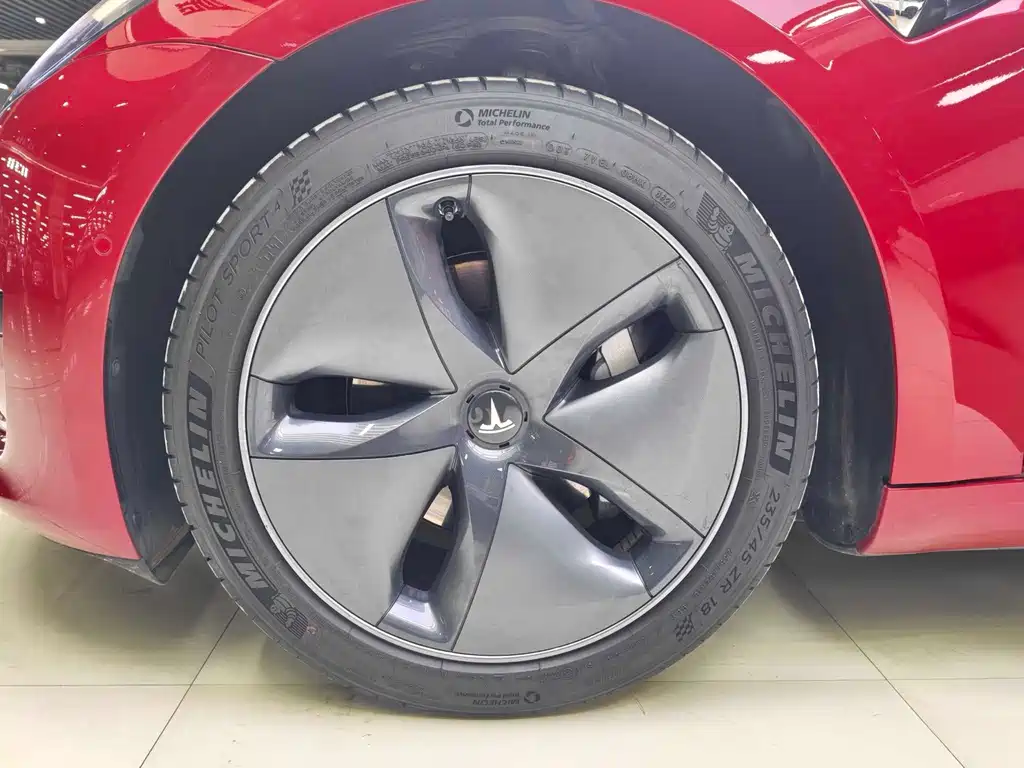 Tesla Model 3 — миниатюра 15