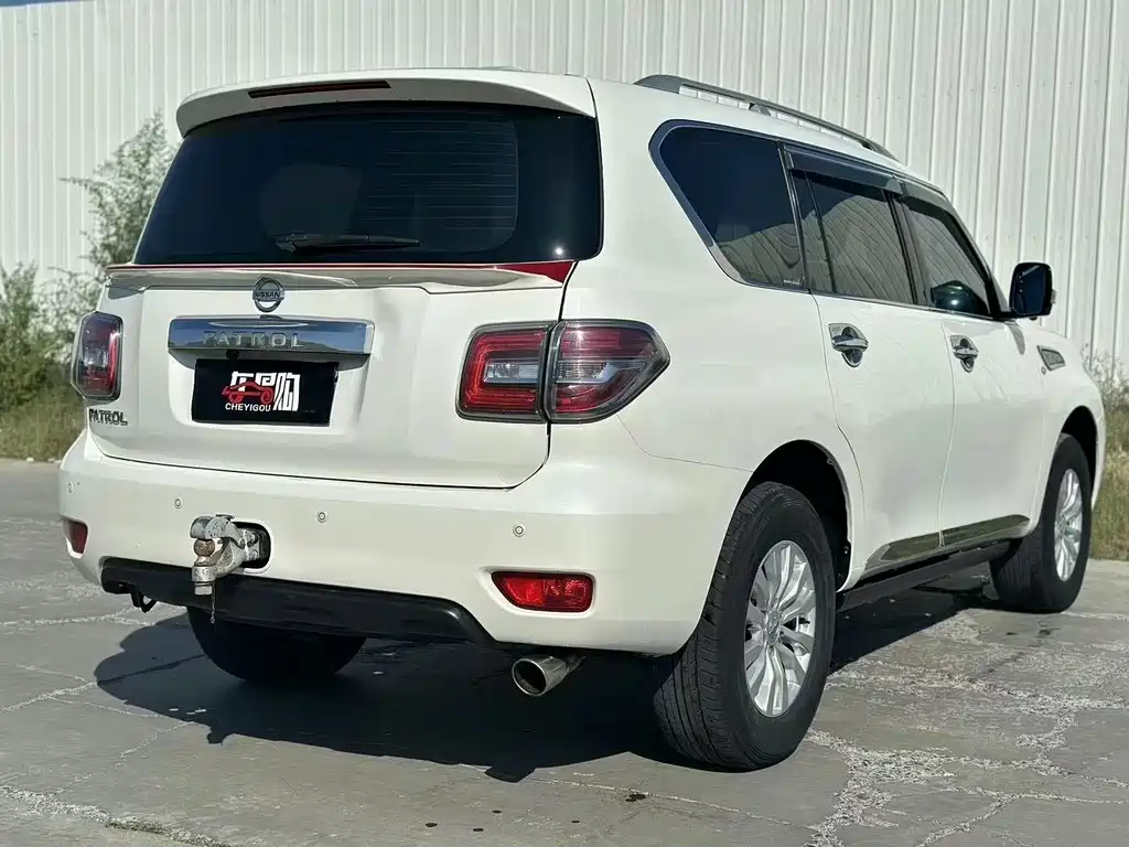 Nissan Patrol 2017 4.0L AT