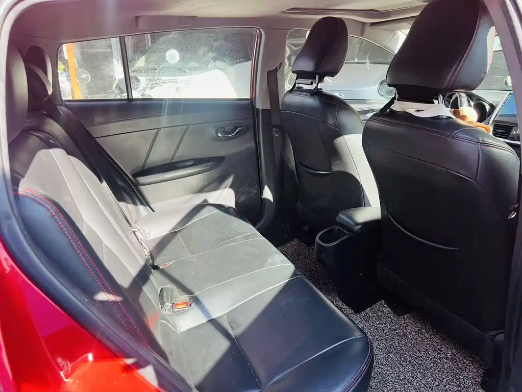 Toyota Yaris L — миниатюра 3