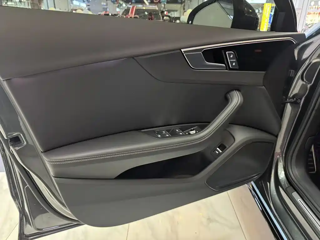 Audi A4L — миниатюра 5
