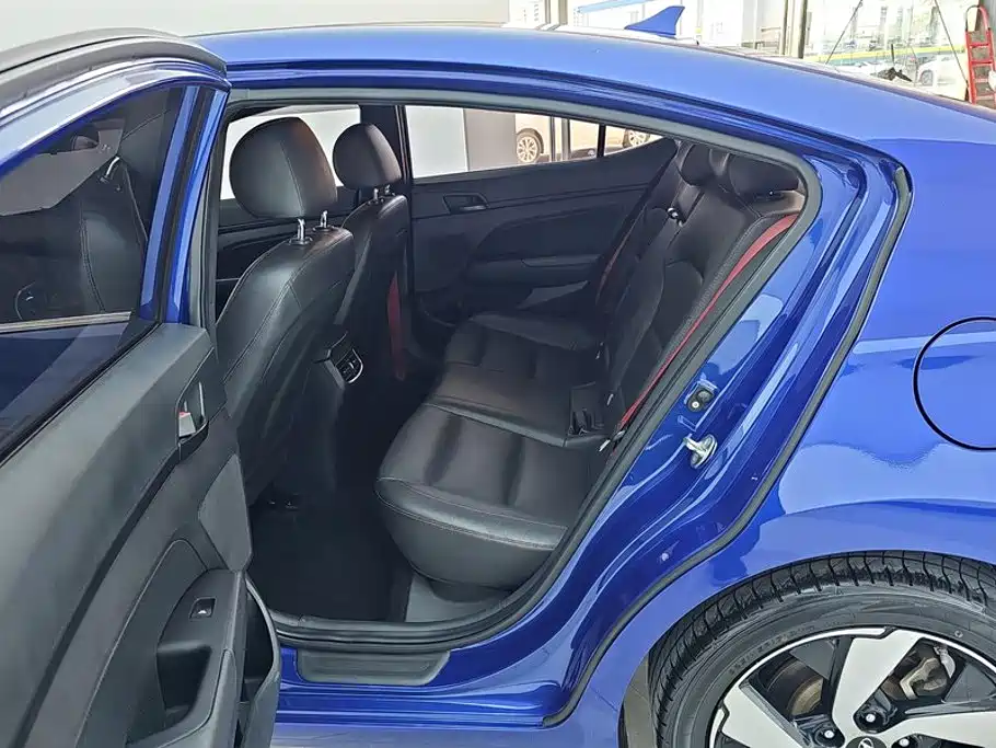 Hyundai Elantra — миниатюра 11
