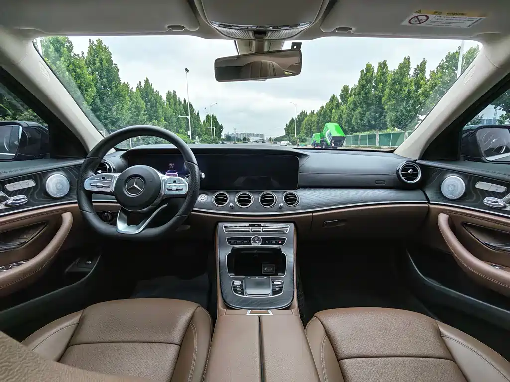 Mercedes-Benz E-Class — миниатюра 4