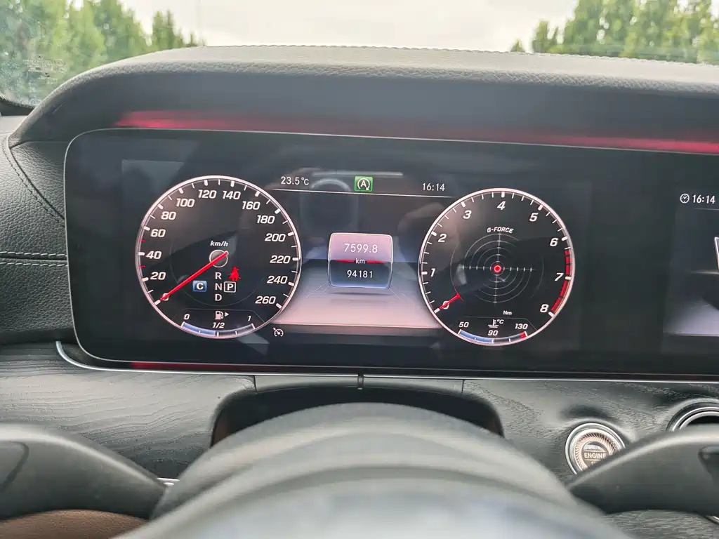 Mercedes-Benz E-Class — миниатюра 10