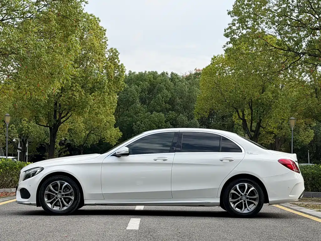 Mercedes-Benz C-Class — миниатюра 7