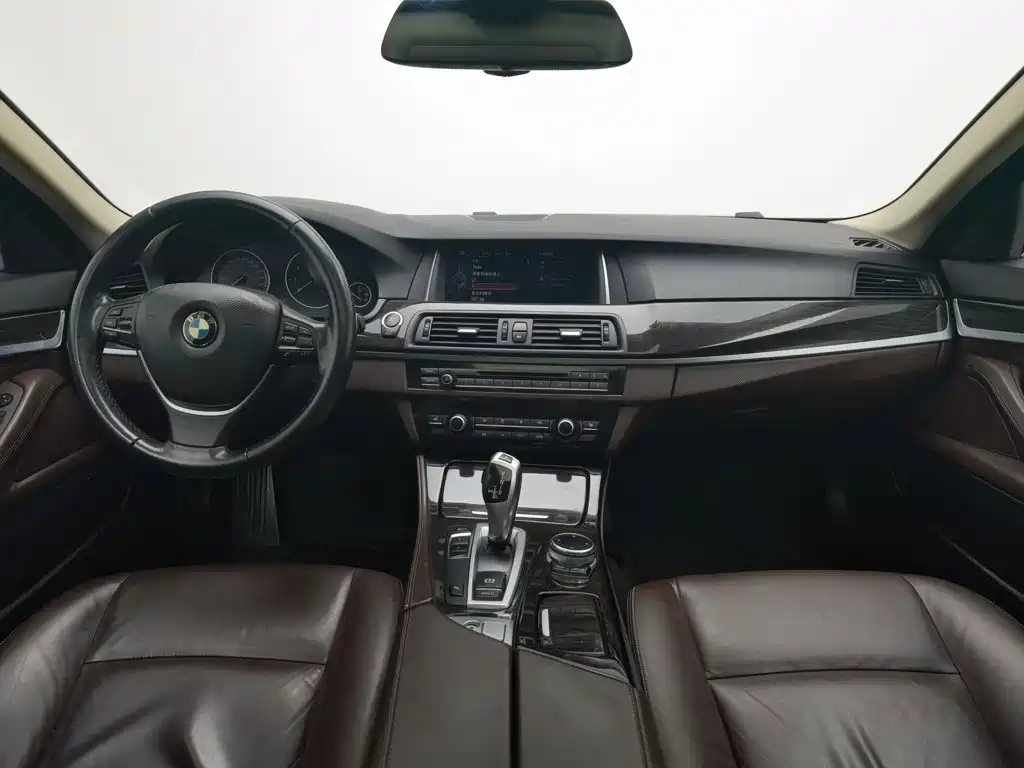 BMW 5 Series — миниатюра 5