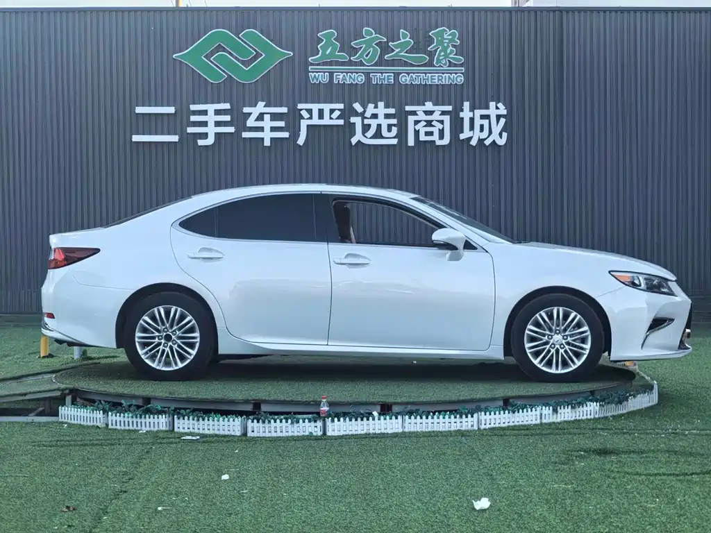Lexus ES — миниатюра 18