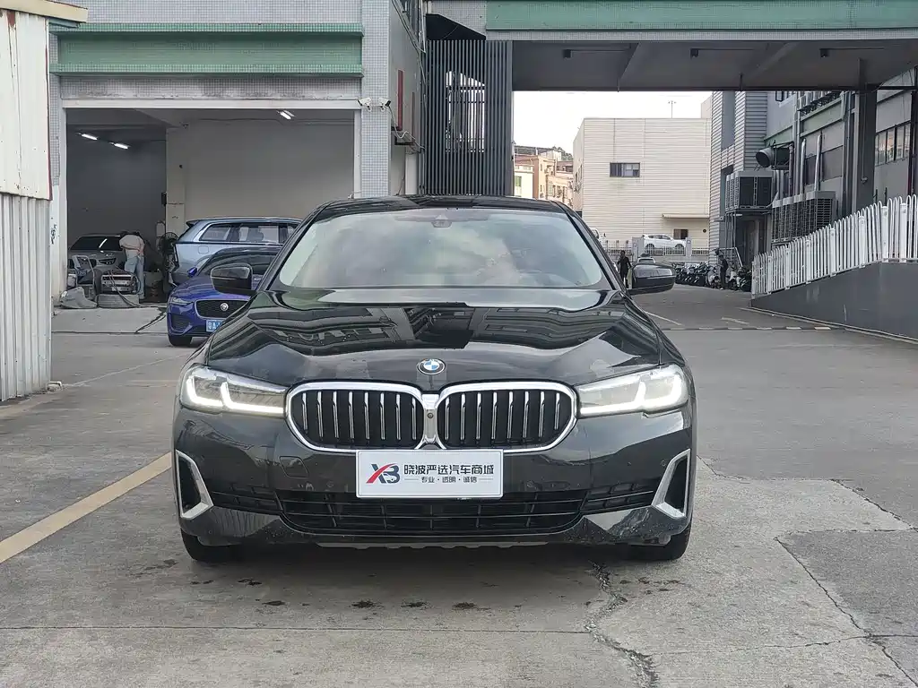 BMW 5 Series — миниатюра 4