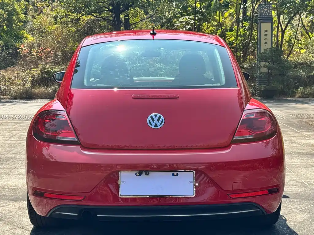 VOLKSWAGEN BEETLE
