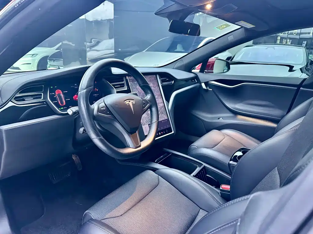 Tesla Model S — миниатюра 8