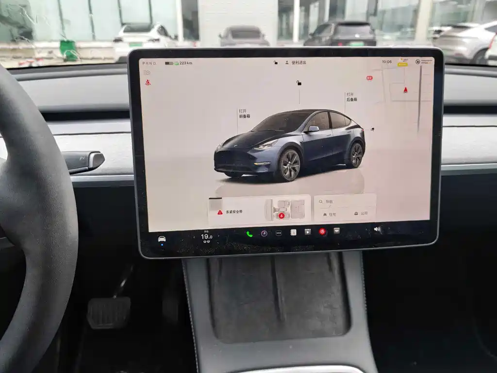 Tesla Model Y — миниатюра 6