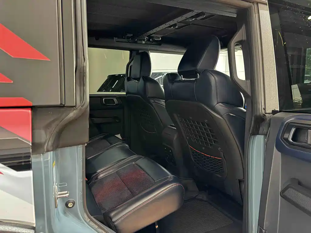 Ford Bronco (Import) — миниатюра 12