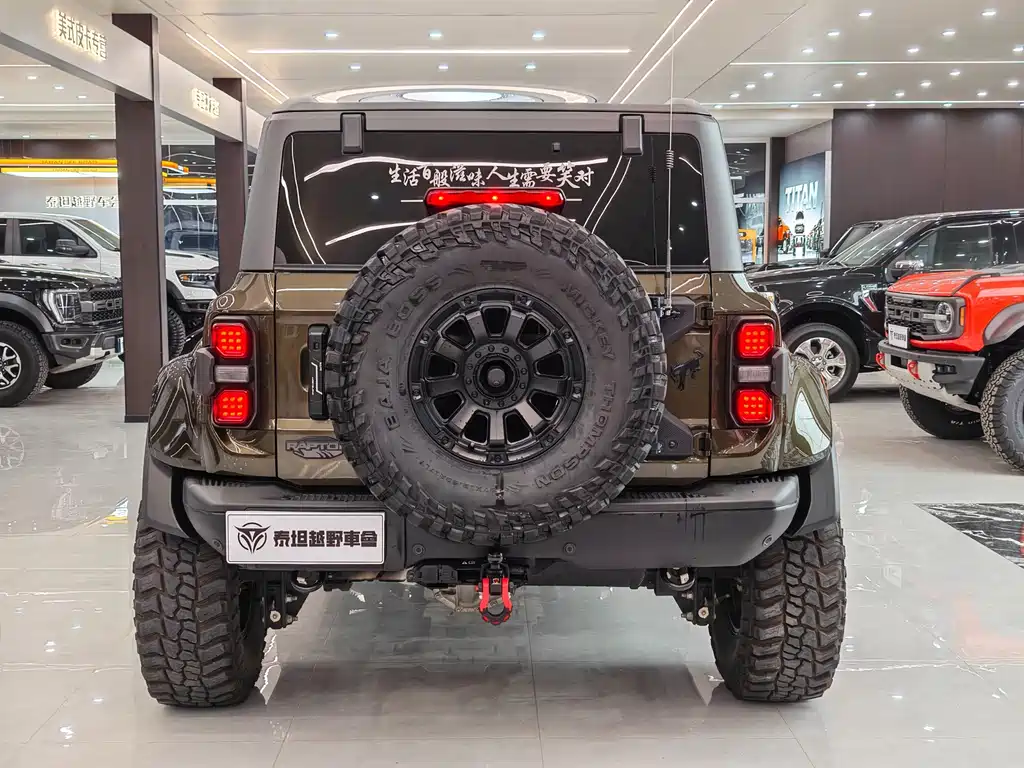 Ford Bronco (Import) — миниатюра 8