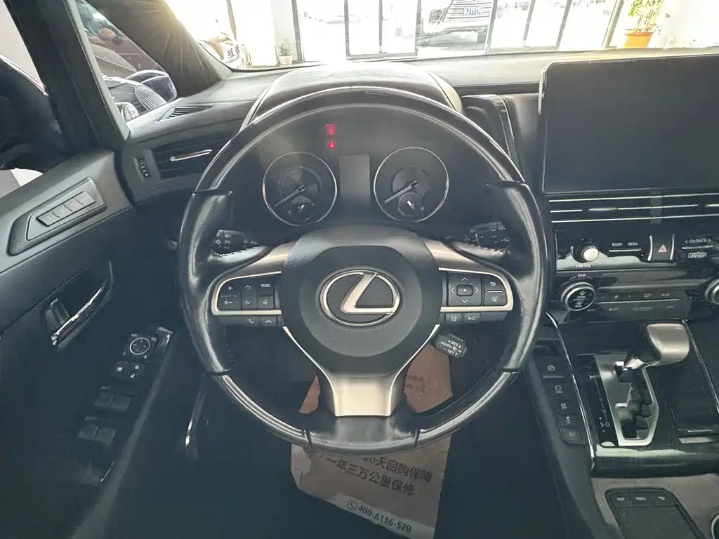 Lexus LM — миниатюра 17