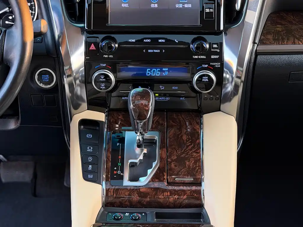 Toyota Alphard — миниатюра 11