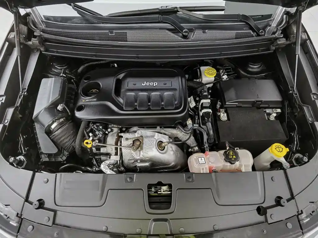 Jeep Grand Commander — миниатюра 6