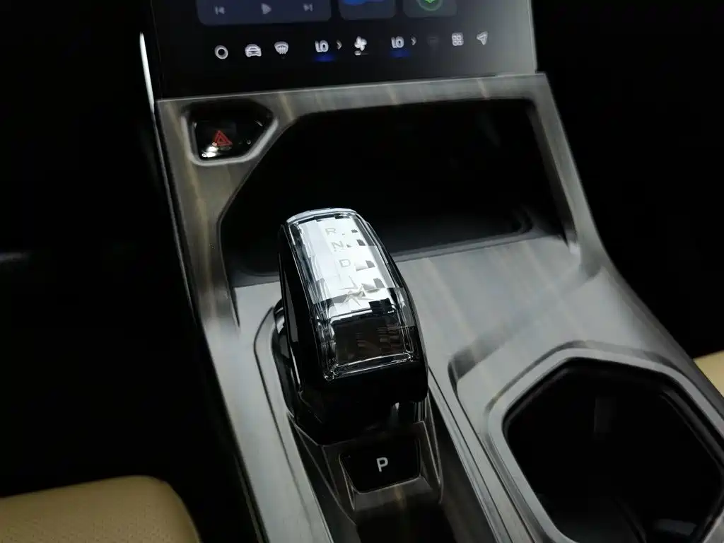 Geely Boyue L — миниатюра 13