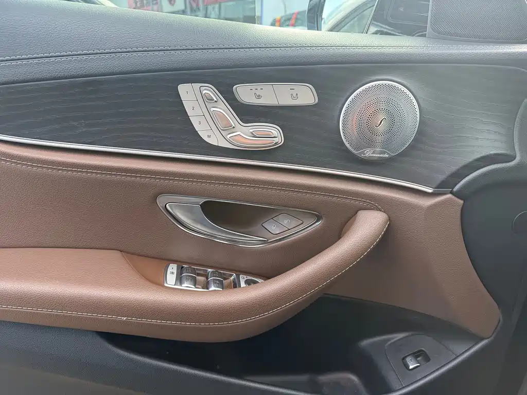 Mercedes-Benz E-Class — миниатюра 7