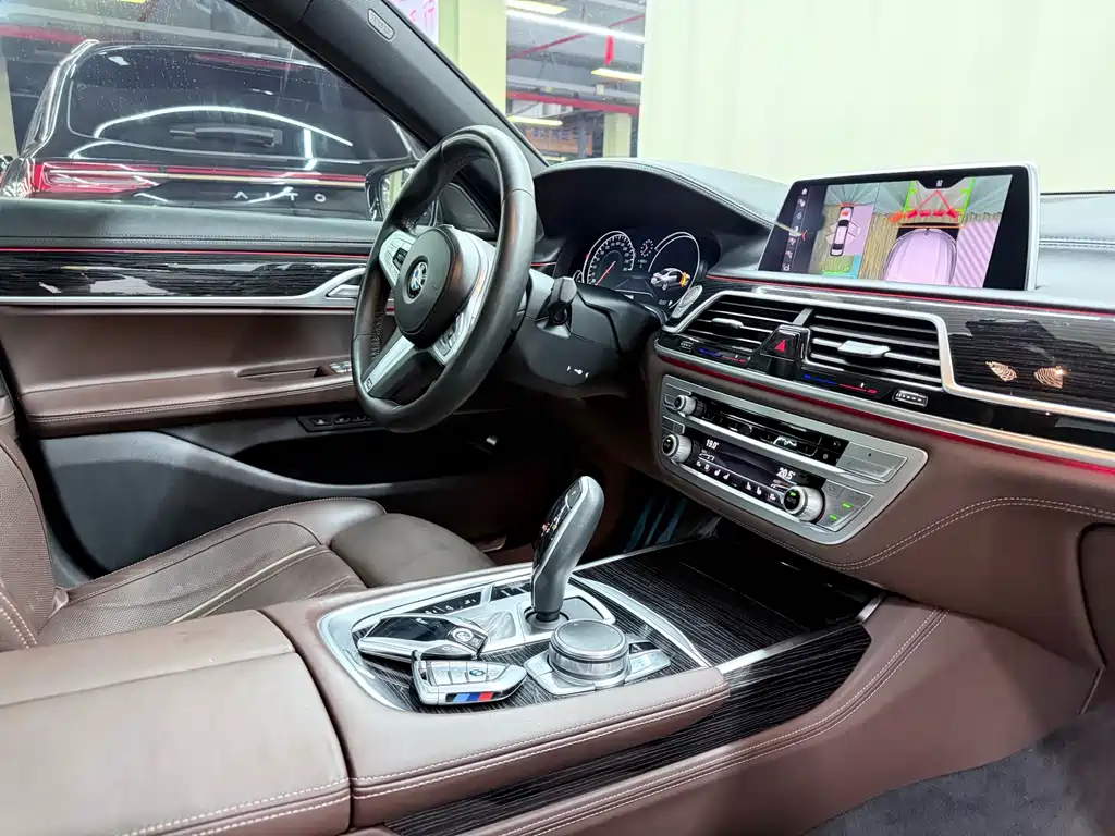 BMW 7 Series — миниатюра 14