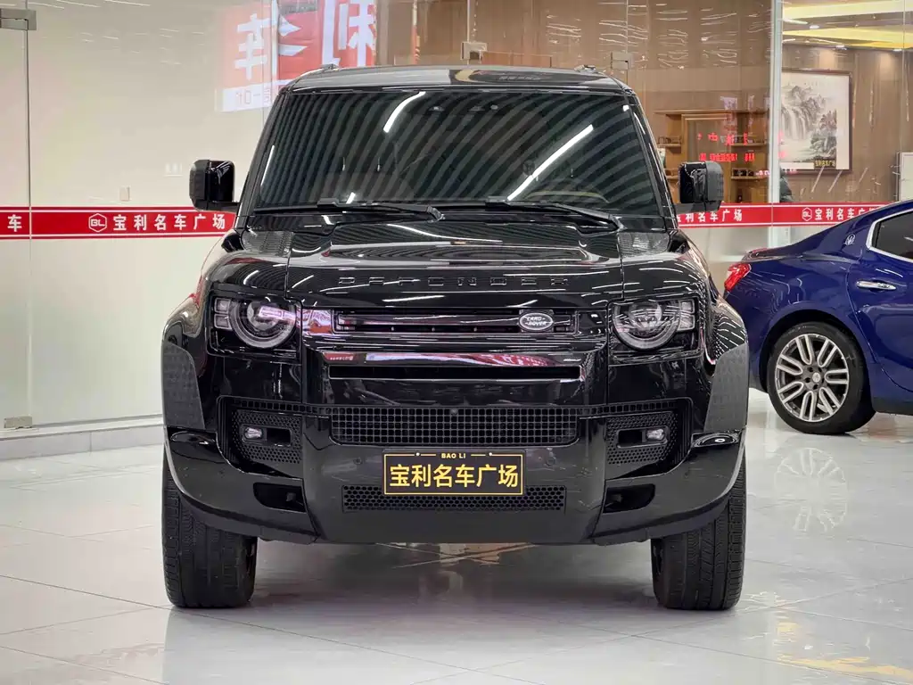 Land Rover Defender 2025