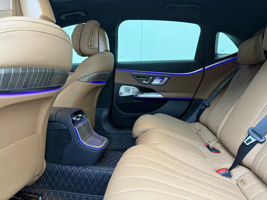 Mercedes-Benz E-Class — миниатюра 10
