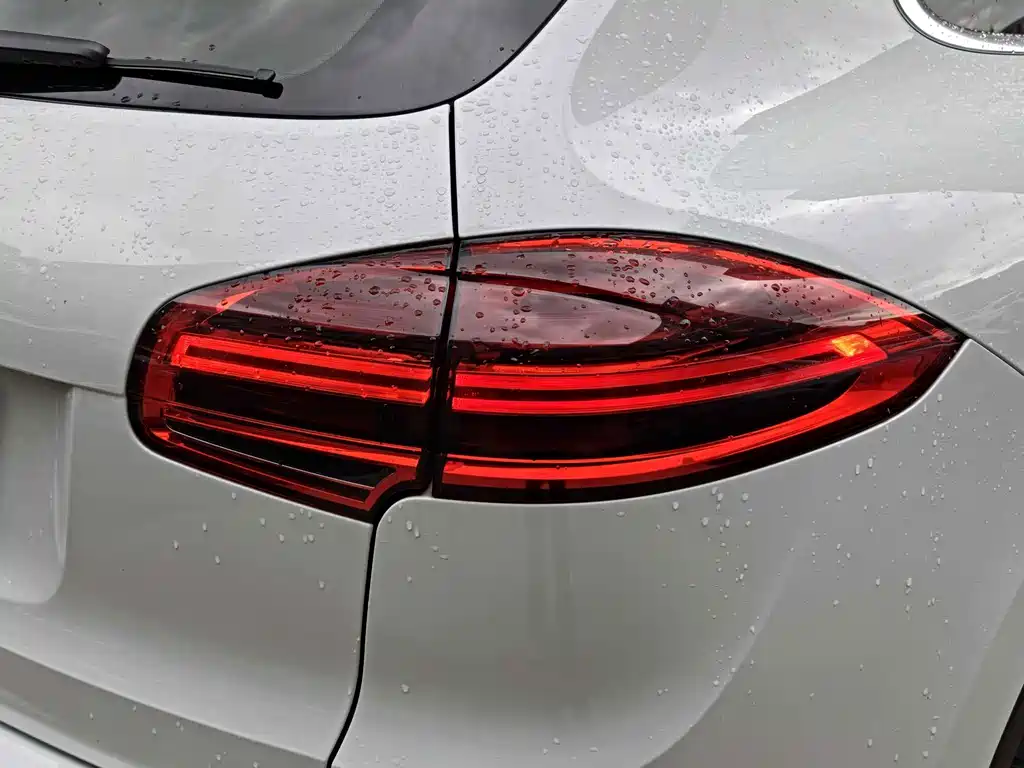 Porsche Cayenne — миниатюра 9