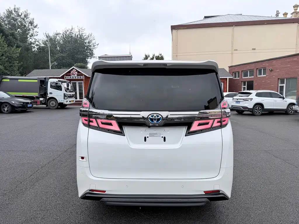 Toyota Vellfire — миниатюра 7