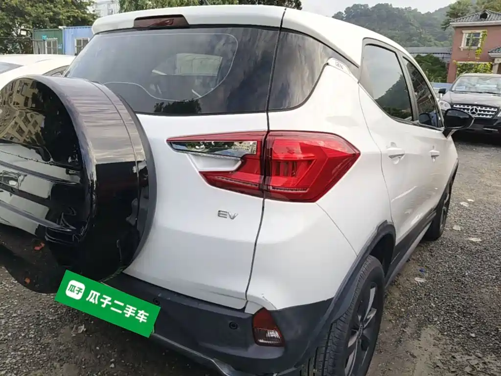 BYD Yuan EV — миниатюра 7