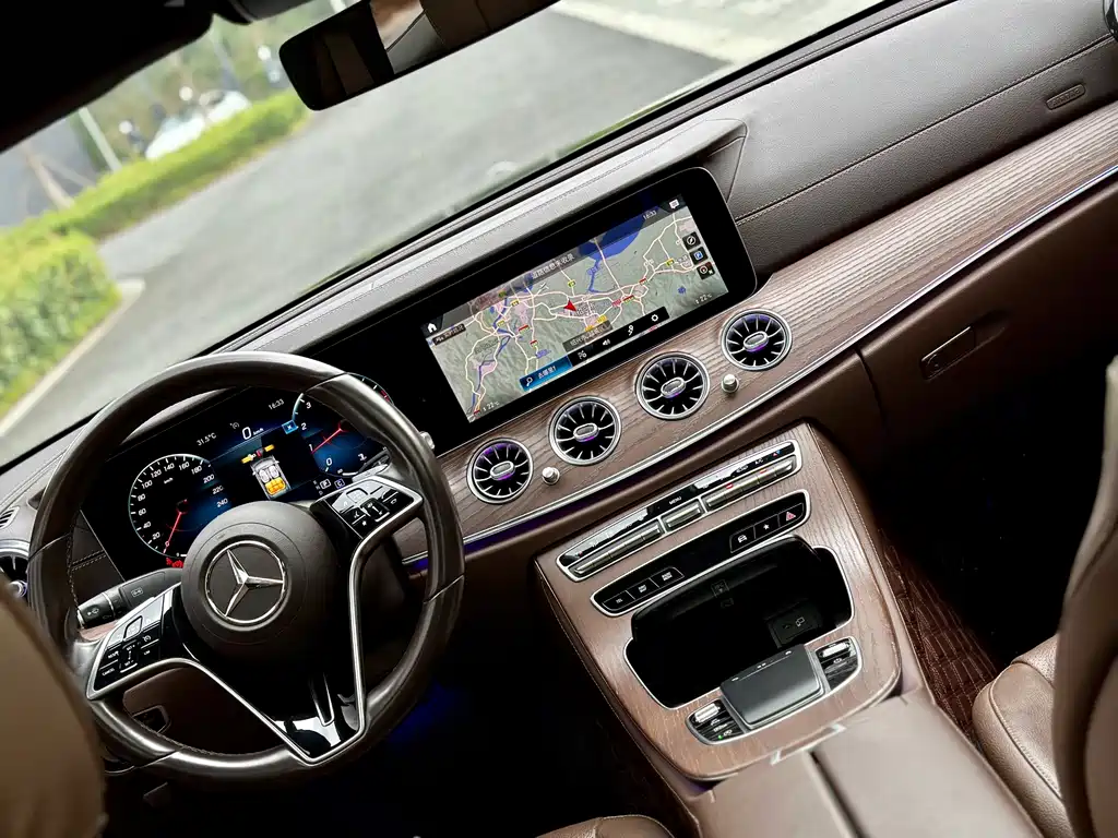 Mercedes-Benz E-Class — миниатюра 17