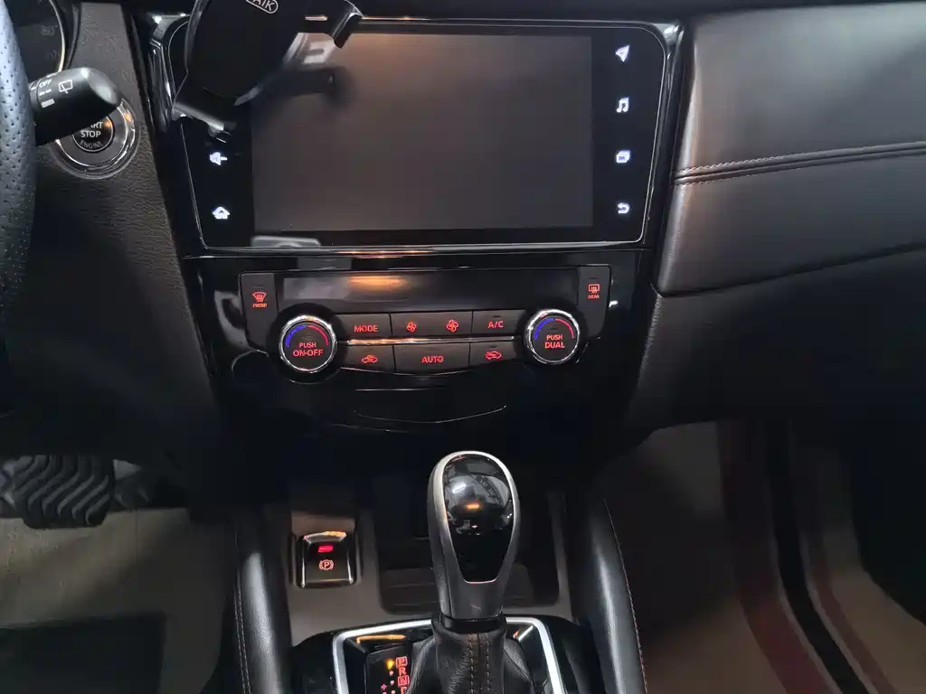 Nissan Qashqai — миниатюра 9