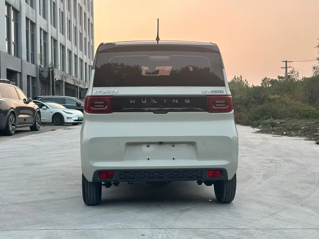 Wuling MINIEV — миниатюра 4